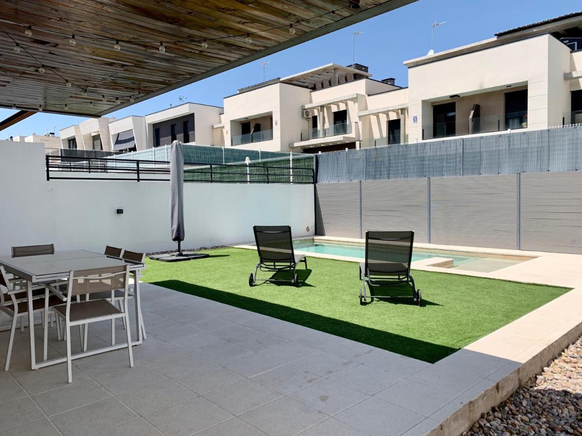 Agradable chalet con piscina privada cerca de Madrid Arroyomolinos Exterior foto