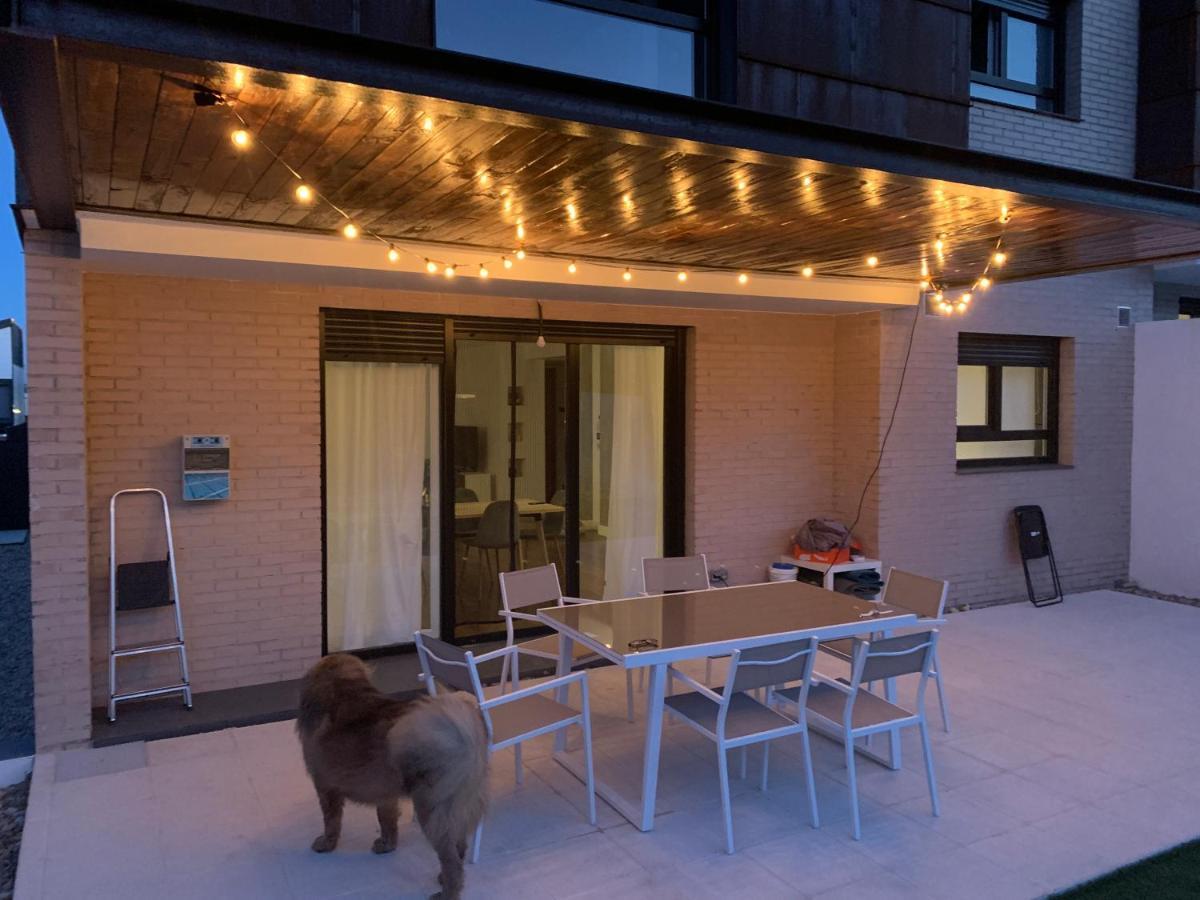 Agradable chalet con piscina privada cerca de Madrid Arroyomolinos Exterior foto