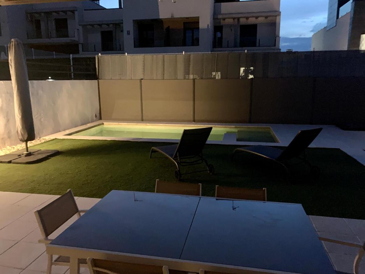 Agradable chalet con piscina privada cerca de Madrid Arroyomolinos Exterior foto